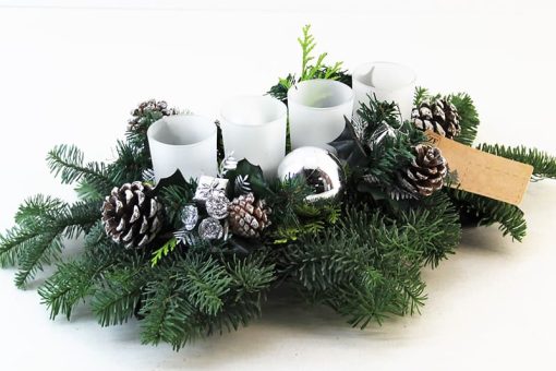 kerststuk zilverkleurig schaal