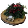 kerststuk roodkleurig op hout