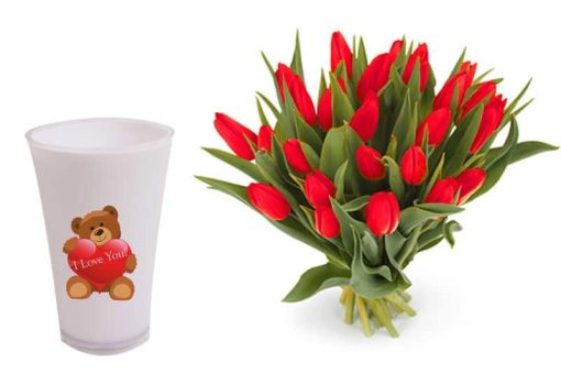 rode Valentijn tulpen boeket in vaas