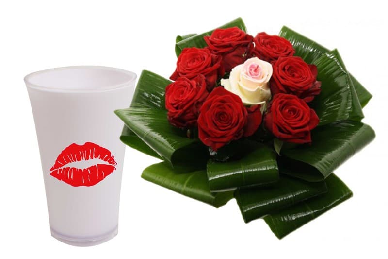 Valentijnsboeket rode rozen met vaas