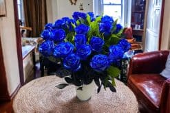 blauwe rozen boeket